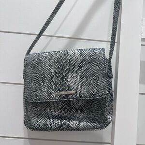 Elegant Black and White Snake Print Shoulder Bag